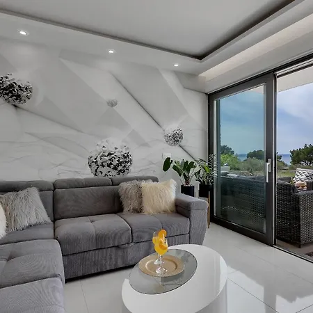 Lägenhet Luxury Promajna