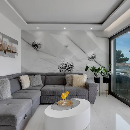 Luxury Promajna