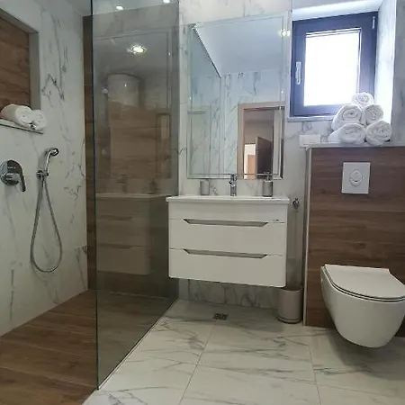 Luxury * Promajna