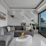 Luxury Promajna