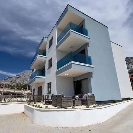 Luxury Apartment *